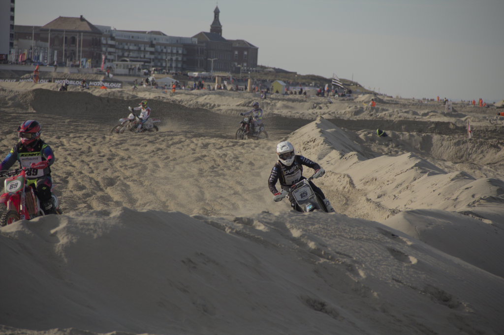 FLo Miot Beach cross 2025